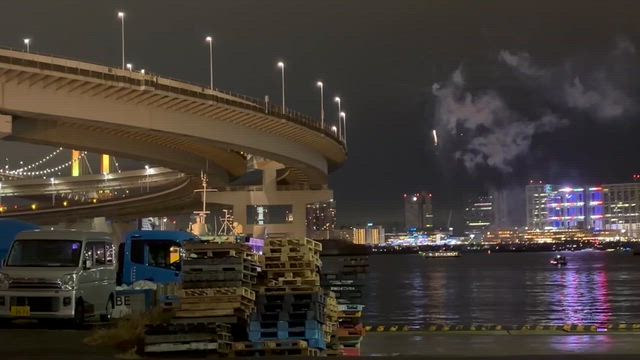 田町駅前グラウンドで子どもサッカー！レインボー花火に歓喜。の記事動画