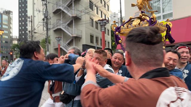 神田祭 やげん堀でお神輿担ぎました！の記事動画