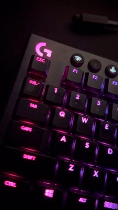 キラキラ光るキーボードの記事動画