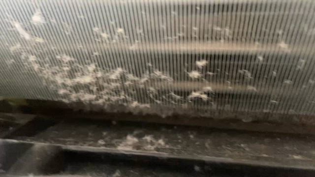 東芝製エアコンのクリーニングの記事動画