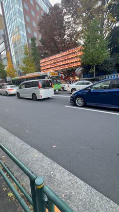 酉の市でバスのホーンが。の記事動画