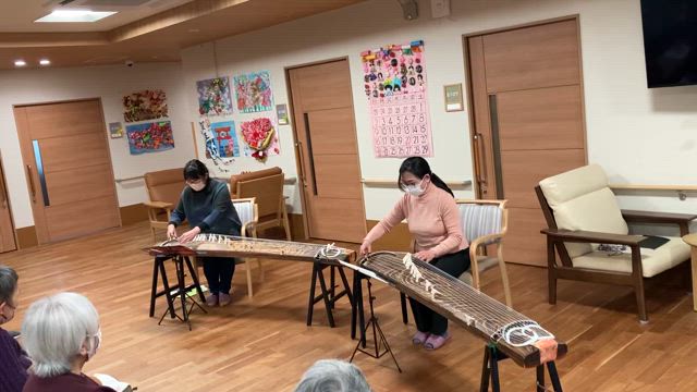 ボランティアの方による演奏会の記事動画