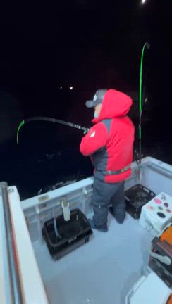 1/13 三重 大紀町 錦 翔吉丸さんでイカメタル✨️の記事動画