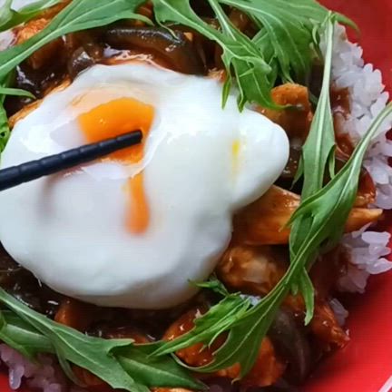 ナスと鶏むね肉のレストランのような上質カレー（ハウス食品）の記事動画