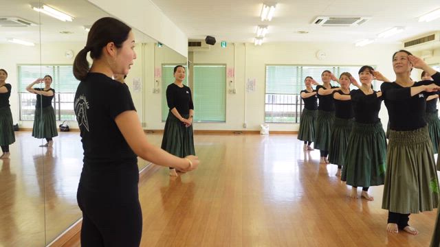 毎月1週間を大阪で過ごす東京フラガールのVlogの記事動画