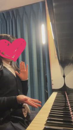 「おててフリフリ」でソルフェージュ♫の記事動画