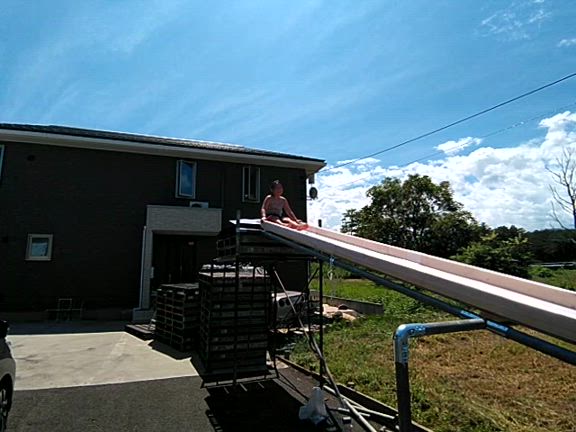 滑り台完成の記事動画