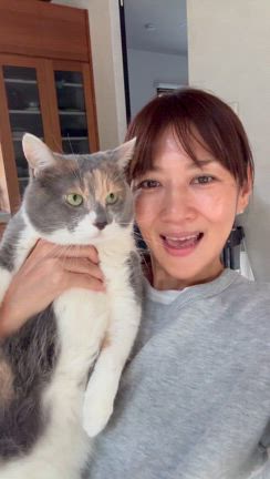 年女 シミとシワに悩むの記事動画