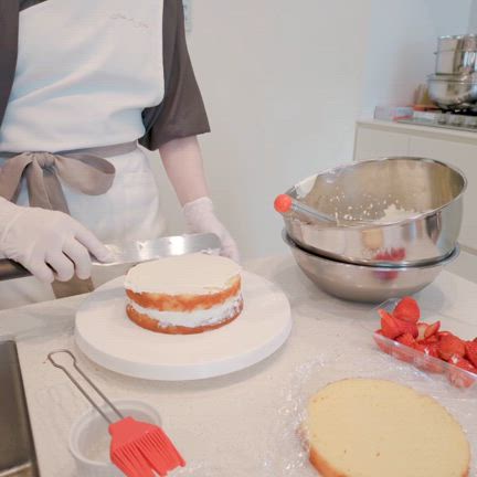 今月のお菓子レッスンはショートケーキのデコレーションレッスンの記事動画