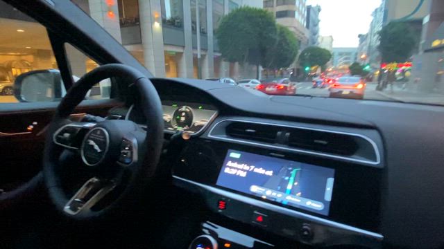完全自動運転！無人タクシーに乗車しましたの記事動画