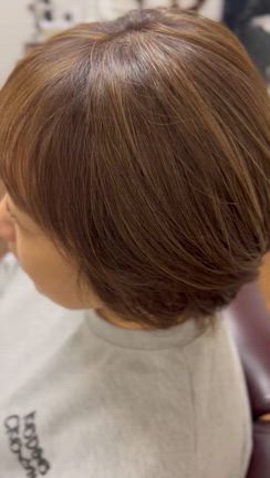 白髪ぼかし×ポイントパーマが最強！大人のウルフショート完成の記事動画