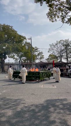 イヌも一緒に、お焚き上げの祭事に参加。の記事動画