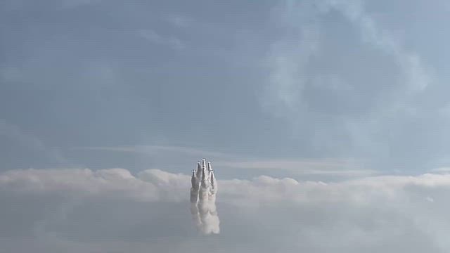 道の駅東松島開業1周年記念式典～ブルーインパルスからのお祝いの飛行～の記事動画