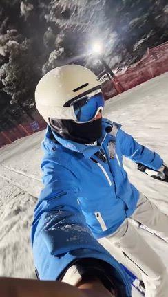 グンちゃんインスタ♡プリンスのカムバック(ナイトスキー)の記事動画