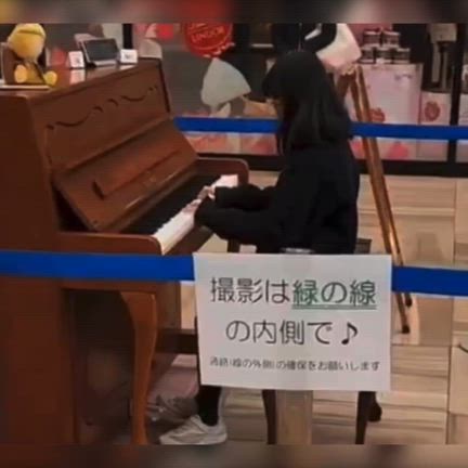 駅ピアノで弾いてきました！の記事動画