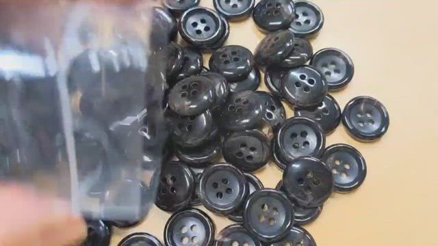 水牛ボタンが出来上がりましたの記事動画