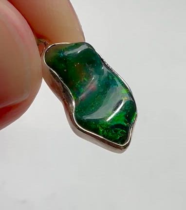 ☆「エチオピア産ブラックオパール・トップ」の記事動画