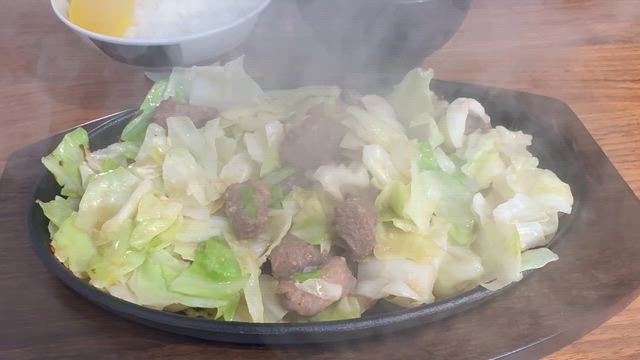 キャンスシティ２の新店！博多名物スタミナ鉄板「じゅう鉄」の記事動画
