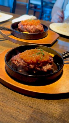 【宇都宮市】肉好きならこちらへ...グリル＆ワイン酒場　meet。の記事動画