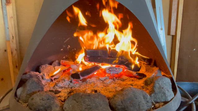 事務所2階で6年寝太郎の記事動画