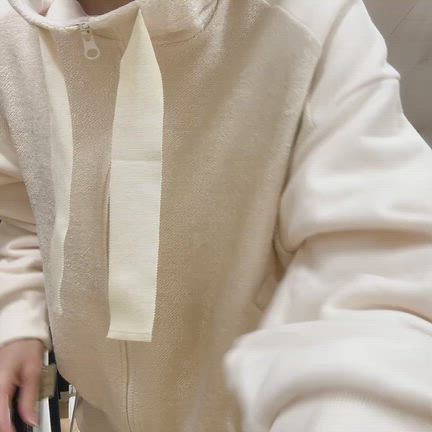 イリゼのグリッターパーカーの記事動画