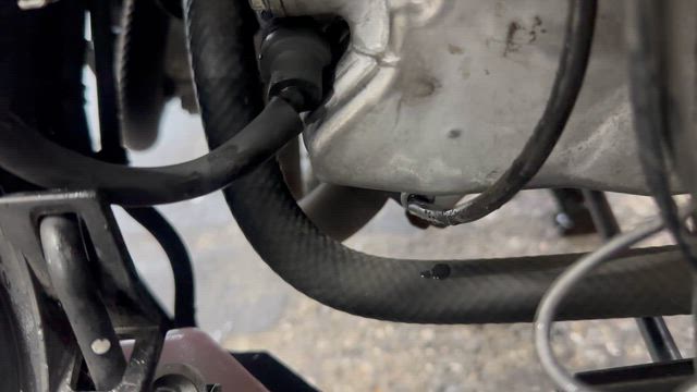 吹け上がり不良の原因はイグニッションリークの記事動画