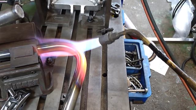 NSF100(125)のマフラーPart1(`･ω･´)の記事動画