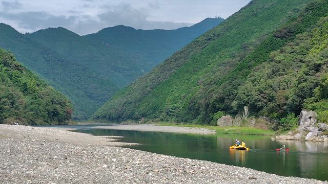 仁淀川で初ラフティング！の記事動画
