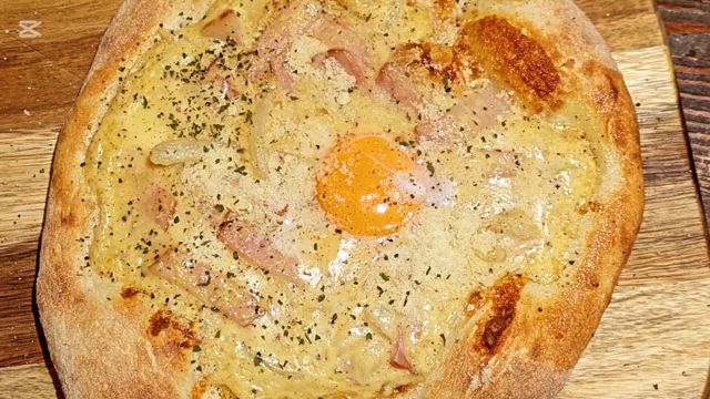 カルボナーラに使っているパスタの記事動画