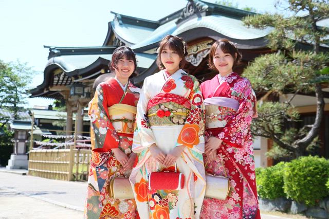 幼馴染さんと一緒に成人式前撮り写真を撮影の記事動画