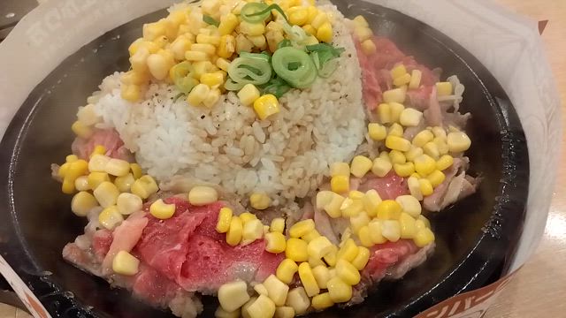 〘大阪市〙ペッパーランチ 南海難波店「ビーフペッパーライス・Ｍ＋肉塊ハンバーグ・２００ｇ」の記事動画
