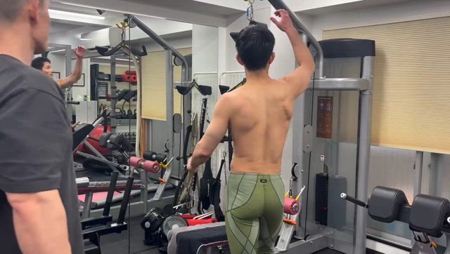 後ろ姿を美しくの記事動画