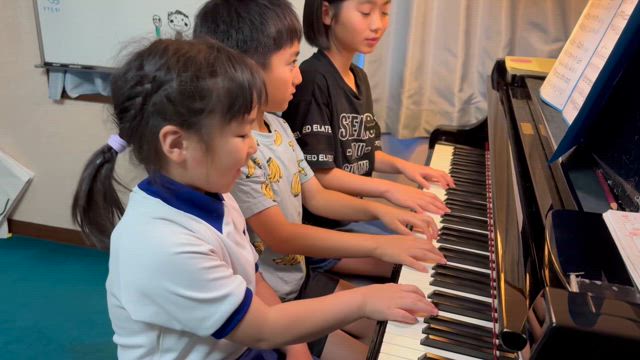 連弾で心を育む～♪【加古川ピアノとうたの教室】の記事動画