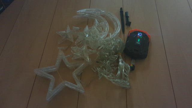 クリスマスイルミネーションの設置の記事動画