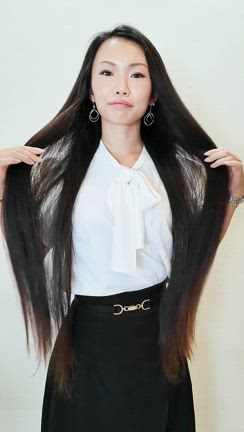 9/ 13調髪やすいた際に 床やクロスに落ちた髪の記事動画