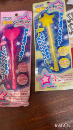 頭の上でクリスマスツリーの記事動画