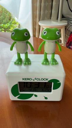 ケロケロクロック 蛙が喋って踊る目覚まし時計 ケロケロクロック 蛙が喋って踊る目覚まし時計 リズム時計 目覚し時計