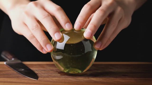 veo3を使って、「ガラスのリンゴを切る動画」を作ってみたの記事動画