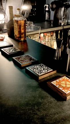 大人なBARで美しいタイルコースターの記事動画