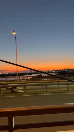 赤い口紅とカバーりょく強めのクリームファンデの記事動画