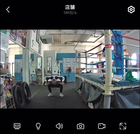 防犯カメラに不審者が！！の記事動画