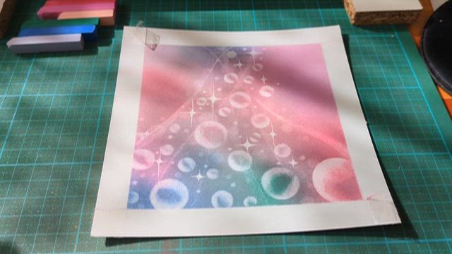 アートの上にふわりと揺れる風を感じての記事動画