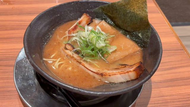 【50代からのゆるりグルメ】女ひとり旅、新潟のラーメンを食らう！の記事動画