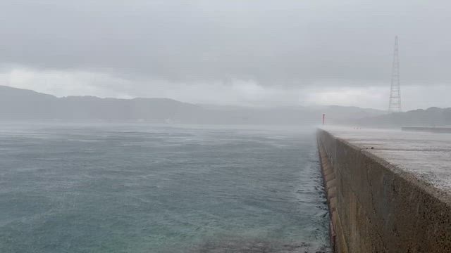 爆雨の海で…(^◇^;)の記事動画