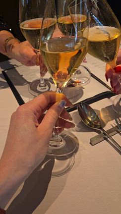 芦屋で好きなメンバーと昼飲みの記事動画