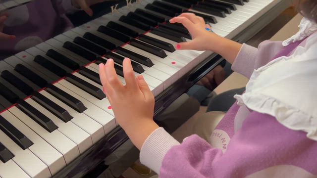 初めての両手奏の記事動画