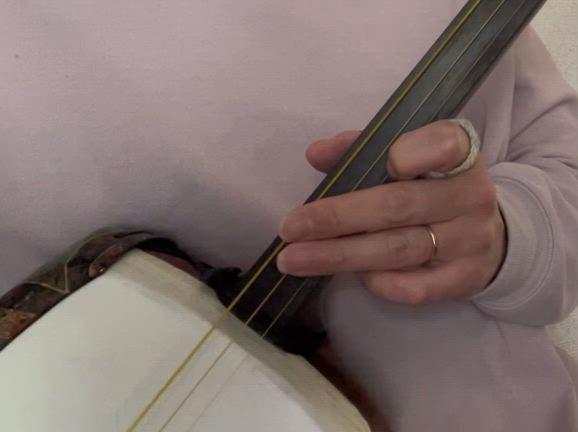 皮膚と爪で音色が変わる。の記事動画