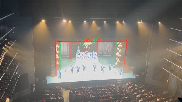 ブロードウェイXmasワンダーランド2025とコーデの記事動画