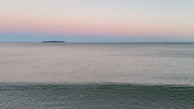 新月直後の静かな波音に身を委ねて。の記事動画