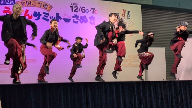 第12回全国ご当地うどんサミットinさぬきのオープニング（サンメッセ香川＠香川県高松市）の記事動画